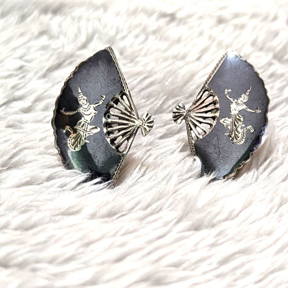 Vintage 30's-40's Sterling Silver Niello Dancer Screw Back Earrings Fan Shaped - Picture 2 of 8